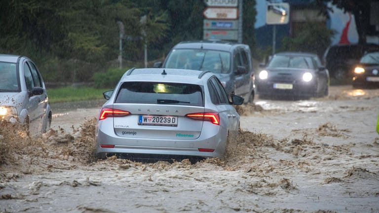 ID 661 Katastrophales Hochwasser in den Alpen. Besonders extrem betroffen ist das Grenzgebiet Deutschland Österreich. D
