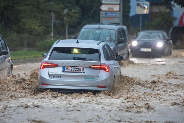 ID 661 Katastrophales Hochwasser in den Alpen. Besonders extrem betroffen ist das Grenzgebiet Deutschland Österreich. D