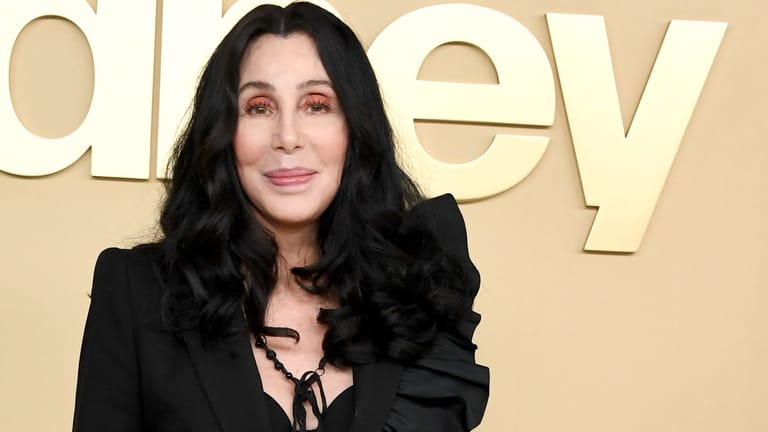 Cher: Die Sängerin startete ihr Musikkarriere mit dem Gesangsduo Sonny & Cher.