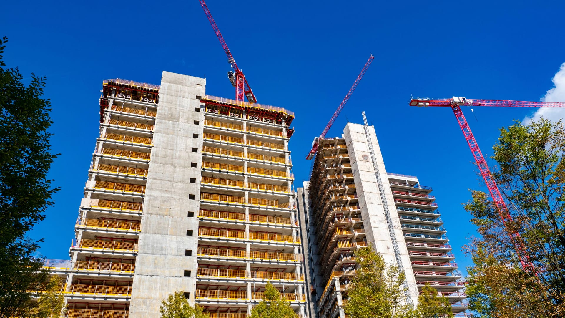 Baustelle mit Hochhäusern: Die Zahl der Käufe wird unter 900.000 sinken.