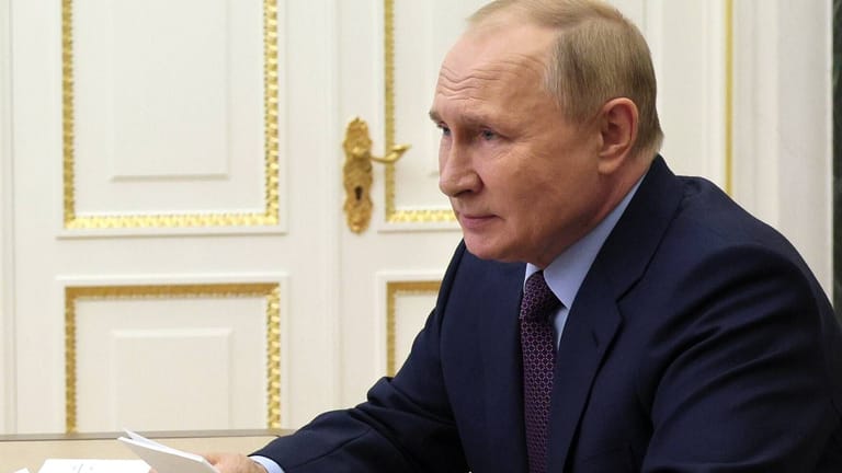 Wladimir Putin steht nach der überraschend deutlichen Niederlage in Teilen der Ostukraine unter Druck.