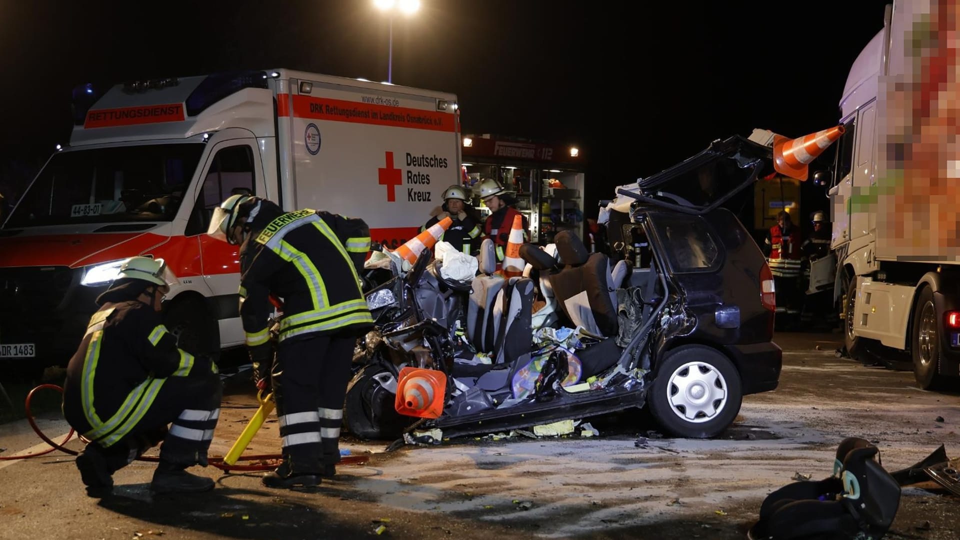 Vier Tote bei Kollision zwischen Auto und Lkw