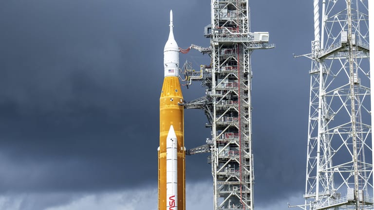 Die Rakete "Artemis 1" in Florida: Die Nasa muss ihren Start für die Mondmission erneut verschieben.