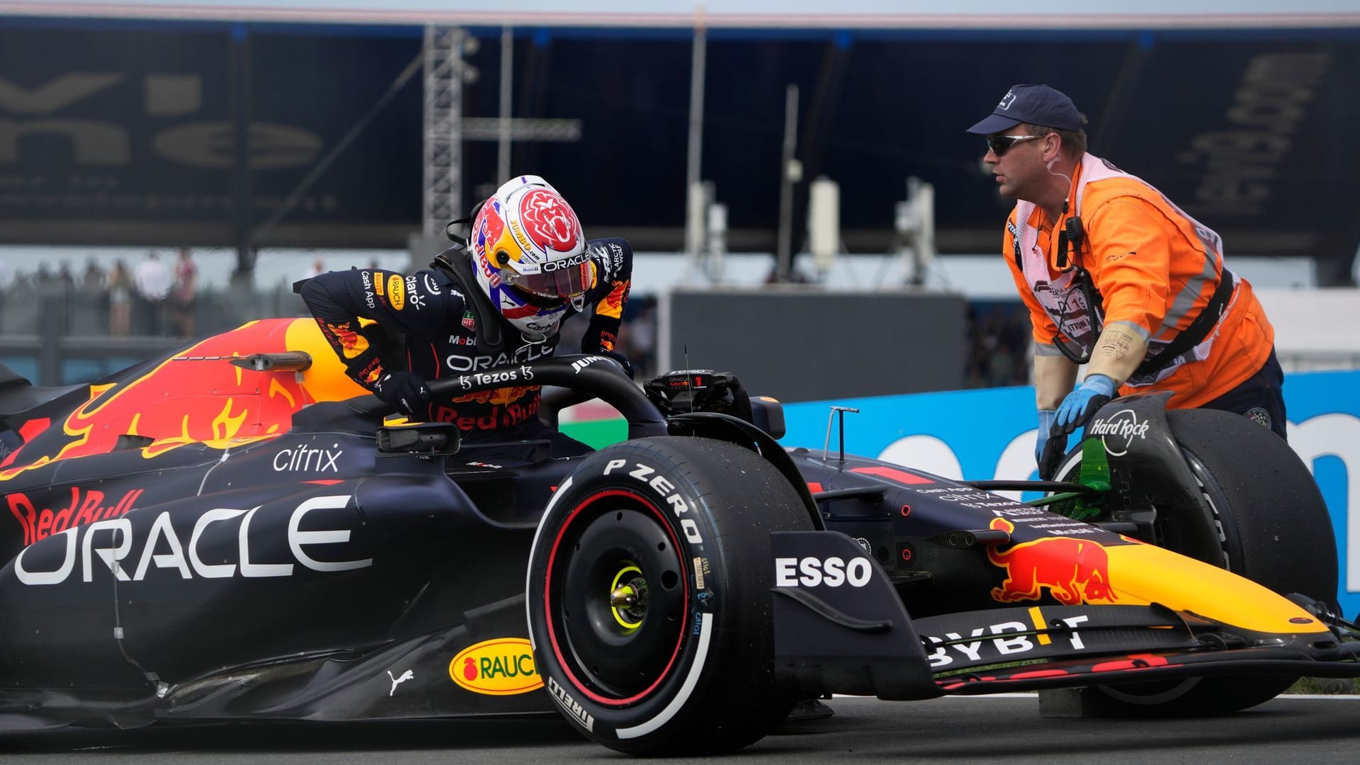 Max Verstappen: Der Weltmeister musste seinen Red Bull abstellen.