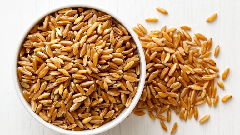 Kamut-Weizen: Der "Urweizen" stammt aus Ägypten und kann zu Flocken verarbeitet als gute Alternative zu Haferflocken verwendet werden.