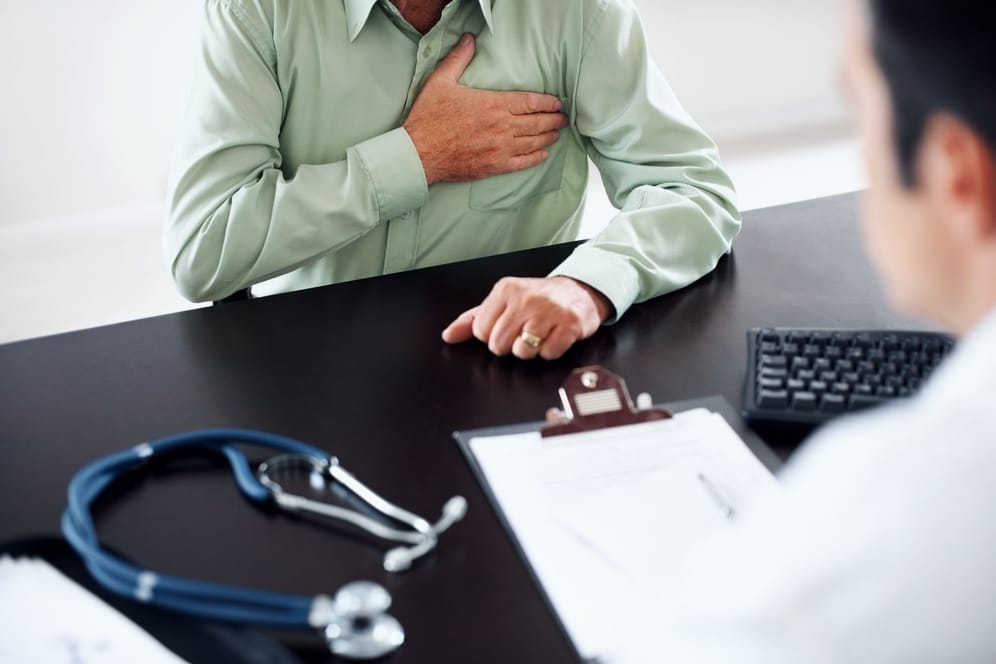 Schmerz in der Brust: Während der Pandemie konnten viele Herzleiden aufgrund von medizinischen Engpässen nicht ausreichend behandelt werden.