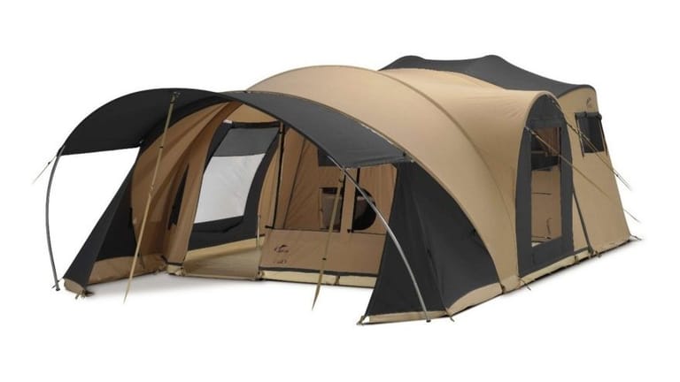 Geräumig: Das aufgebaute Zelt bietet eine Fläche von 7,60 Metern mal 4,40 Meter.