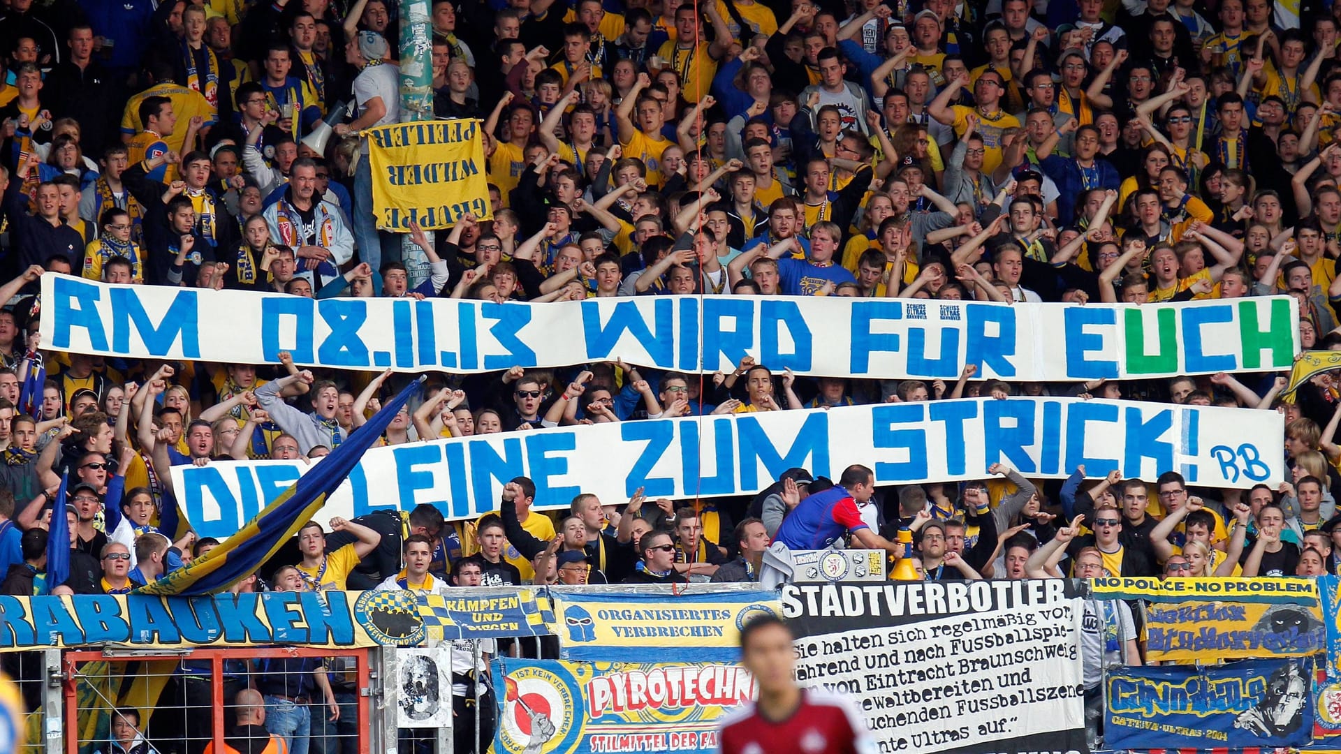 Plakat der Fans Ultras von Eintracht Braunschweig gegen Hannover 96 (Archivbild): Die Leine fließt durch Hannover.