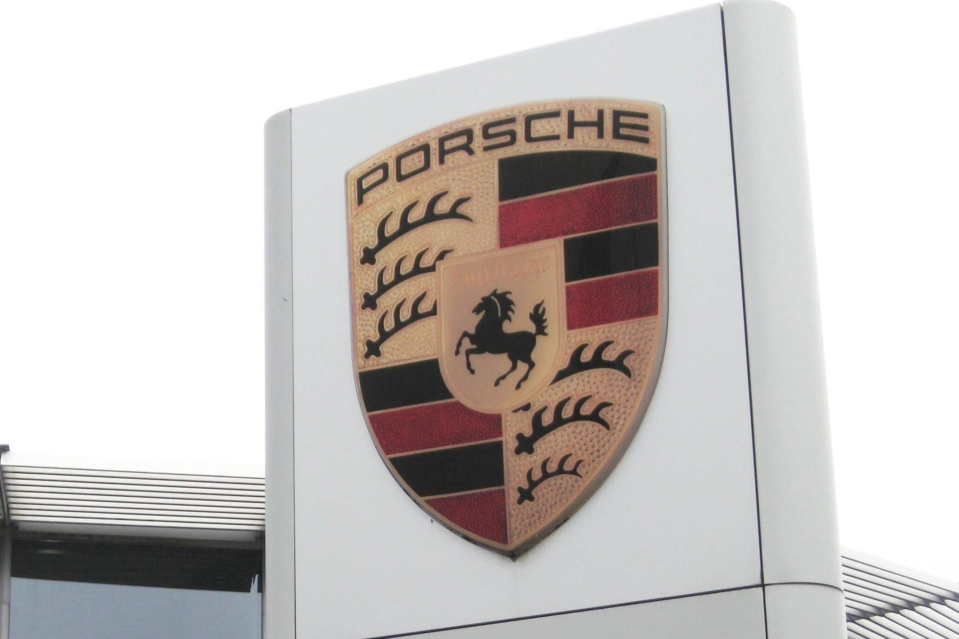 Porsche-Logo: Der Autobauer will 2026 in die Formel 1 einsteigen.