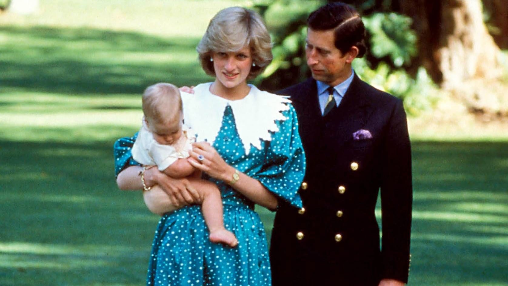 Prinz Charles und Prinzessin Diana werden zum ersten Mal Eltern: Ihr Sohn Prinz William kommt 1982 auf die Welt.