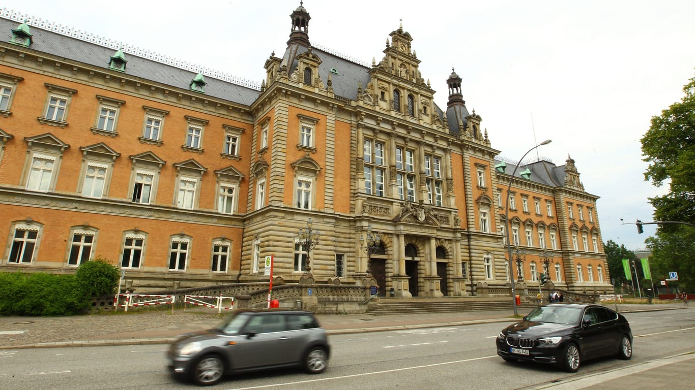 Das Landgericht Hamburg am Sievekingplatz: Hier sind zehn Männer wegen Drogenschmuggel angeklagt.