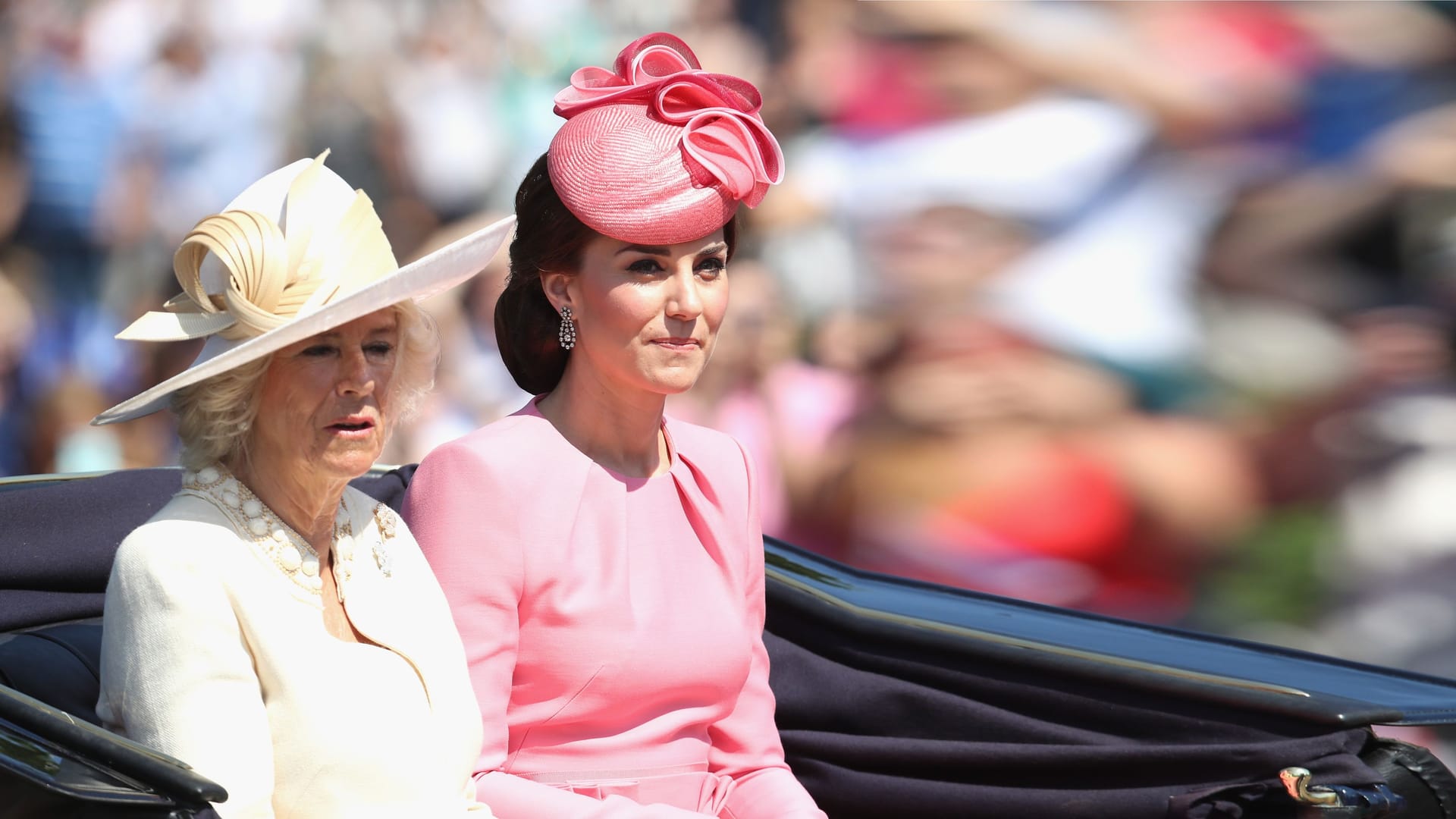 Herzogin Kate und Königsgemahlin Camilla: Beide wurden einen Tag nach dem Tod der Queen in der Öffentlichkeit gesehen. Herzogin Kate und Königsgemahlin Camilla: Beide wurden einen Tag nach dem Tod der Queen in der Öffentlichkeit gesehen.