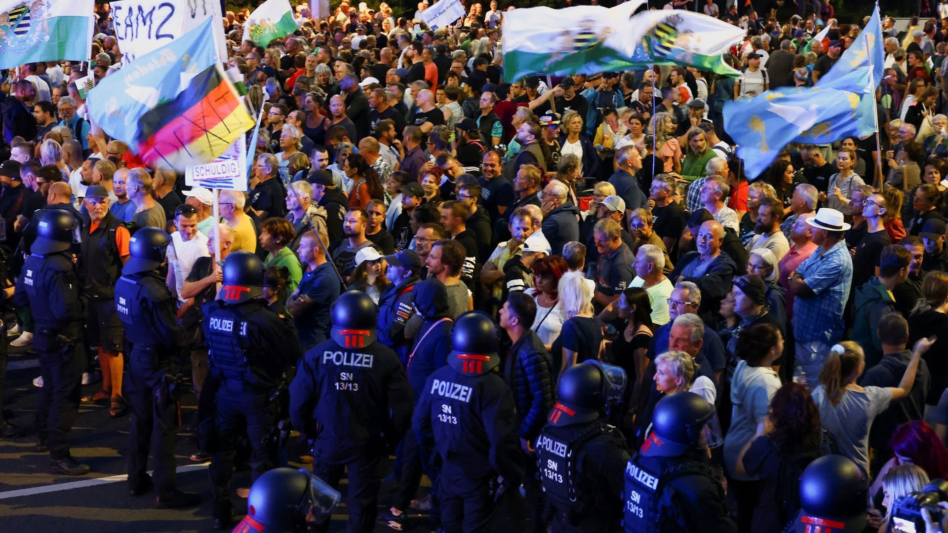 Ein Teil der Proteste: Der Verfassungsschutz hatte zuvor Konfrontationen befürchtet. Ein Teil der Proteste: Der Verfassungsschutz hatte zuvor Konfrontationen befürchtet.