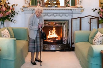 Zwei Tage vor ihrem Tod: Königin Elizabeth II. zeigt sich auf ihrem Landsitz.