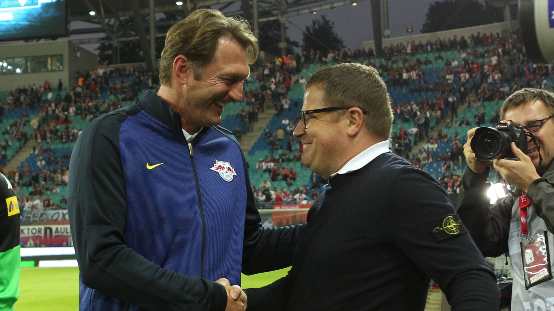 Max Eberl (r.) im September 2016 mit dem damaligen Leipziger Trainer Ralph Hasenhüttl.