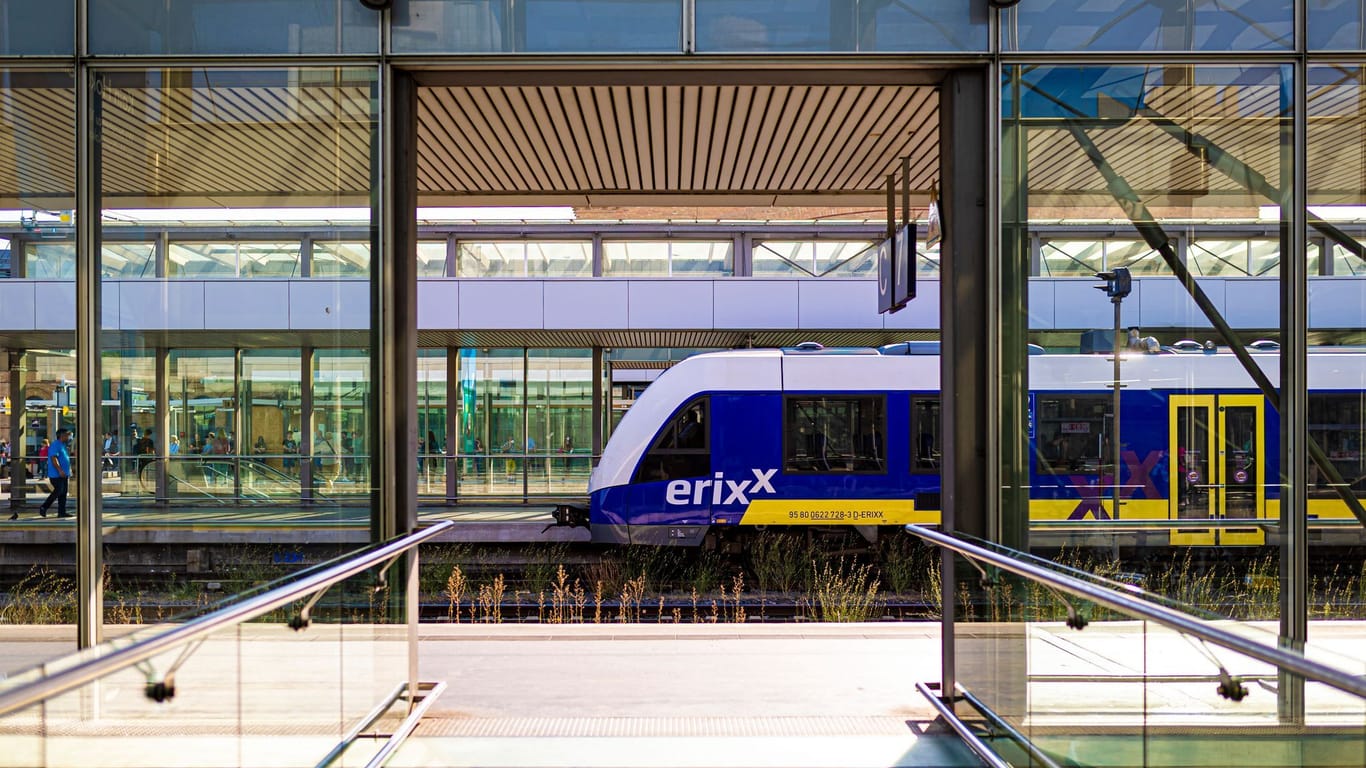 Regionalbahn (Symbolbild): Noch gibt es für das beliebte 9-Euro-Ticket keine Nachfolgelösung.