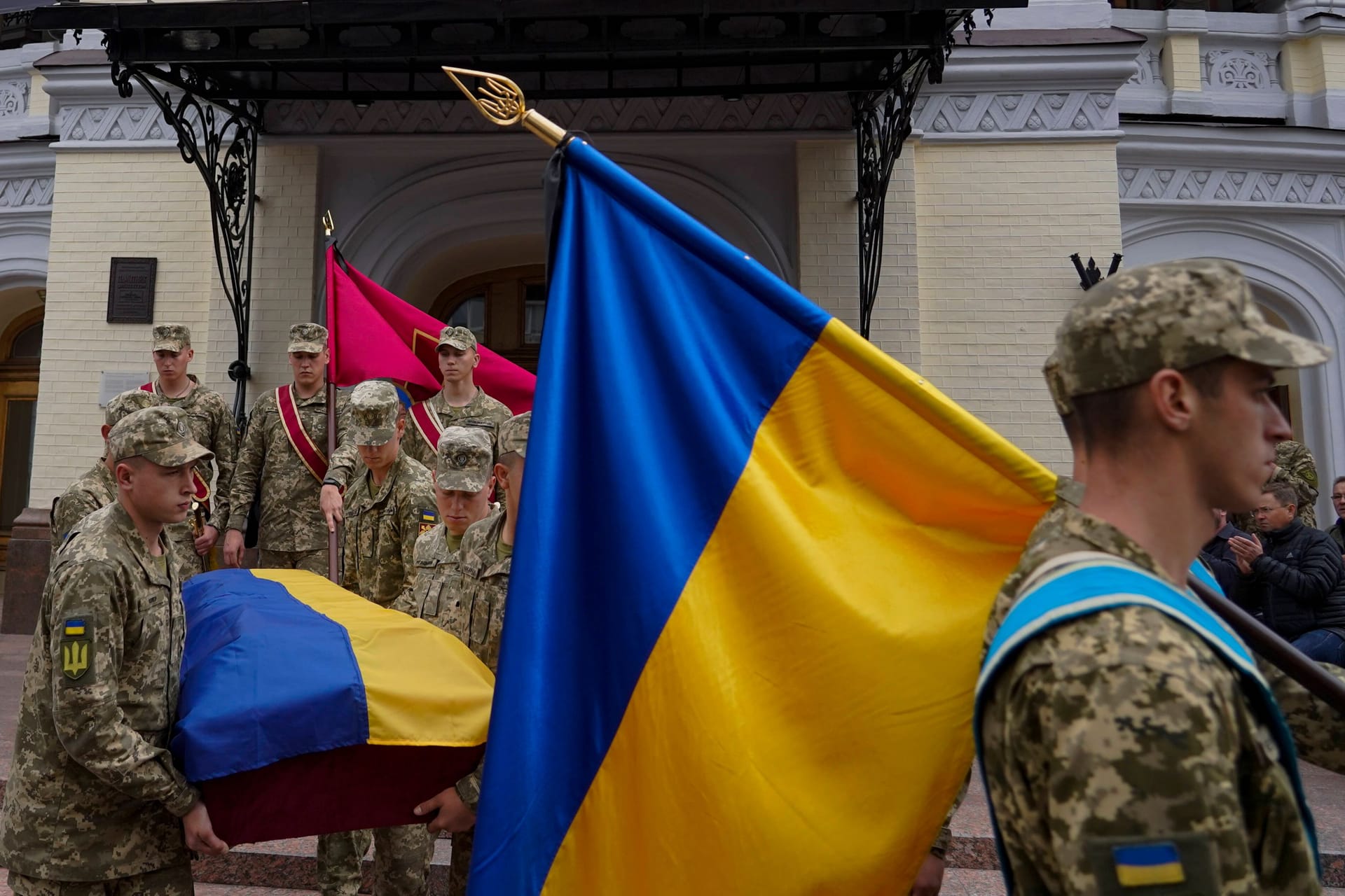 Trauerfeier in Kiew: Oleksandr Schapowal war erst Tänzer, dann Tanzlehrer in der Ukraine.