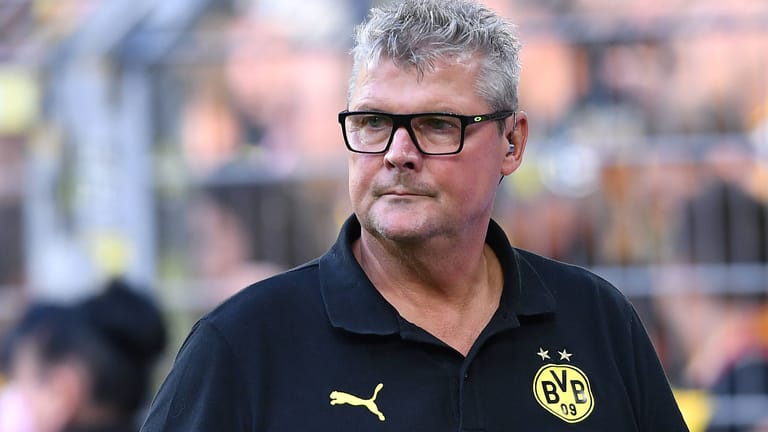 Norbert Dickel: Der ehemalige Profi ist seit 30 Jahren Stadionsprecher beim BVB.
