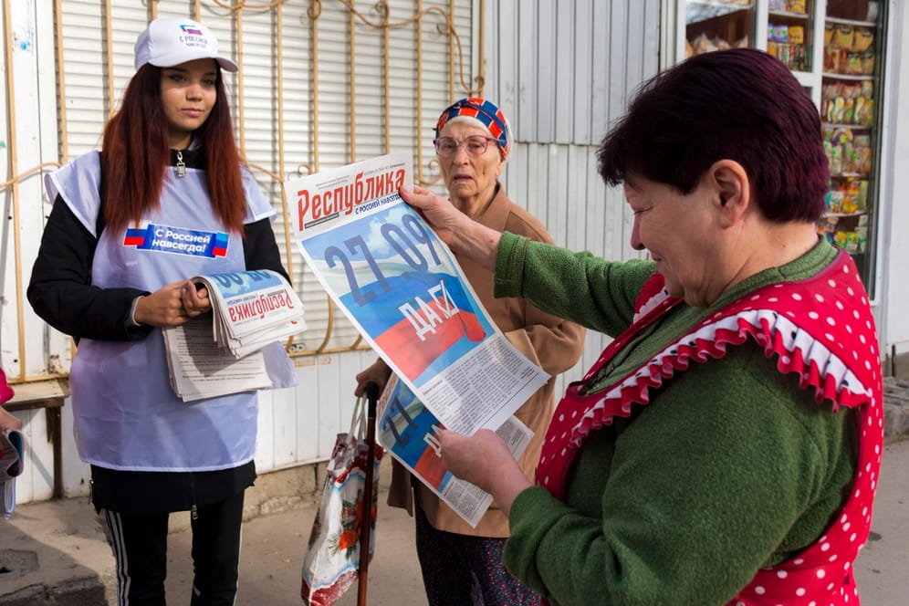 Propagandaaktion vor dem Scheinreferendum in Luhansk.