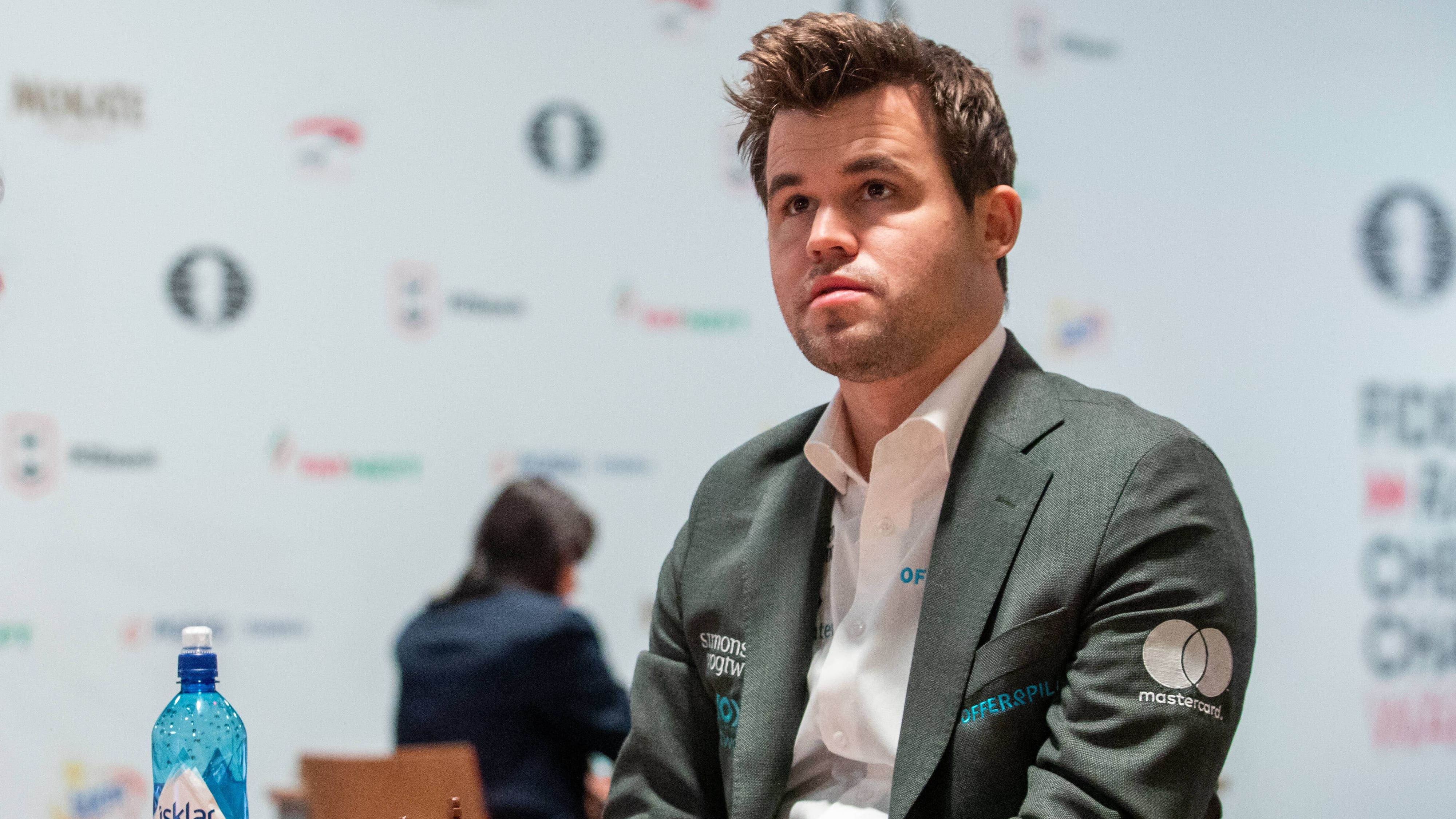 Schach: Carlsen bricht Partie gegen Niemann nach einem Zug ab