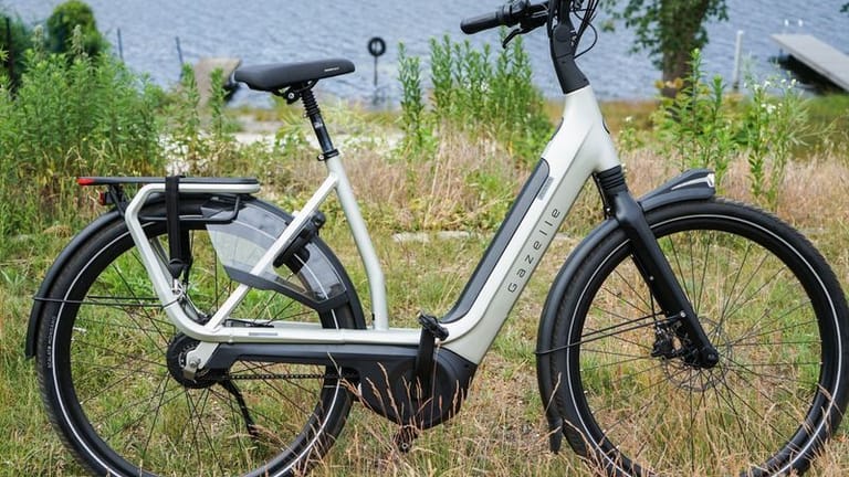 E Bikes Hollandrad Fährt Jetzt Auch Mit Strom 