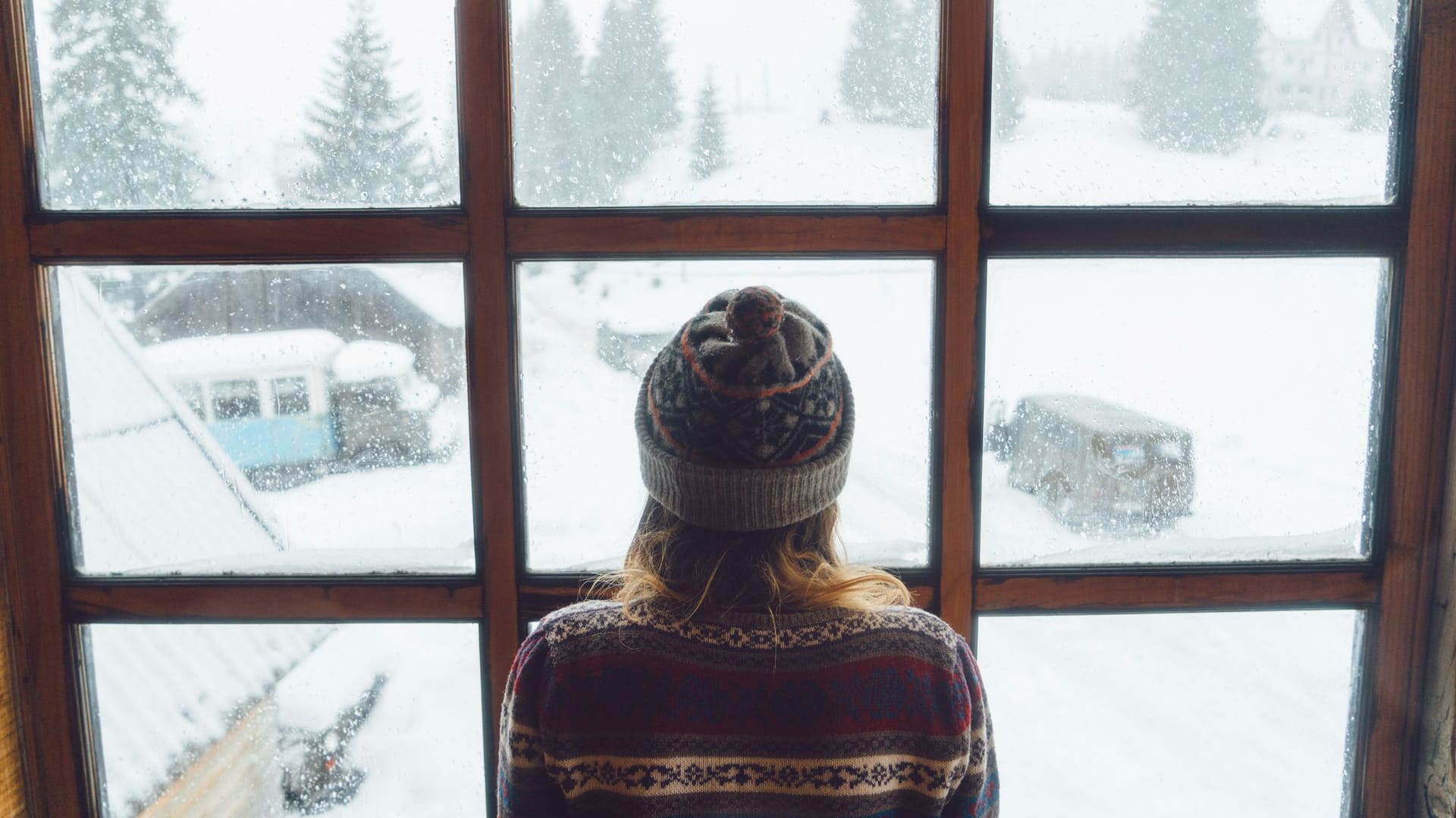 Winter: Gut isolierte Fenster halten die Kälte von Außen ab.