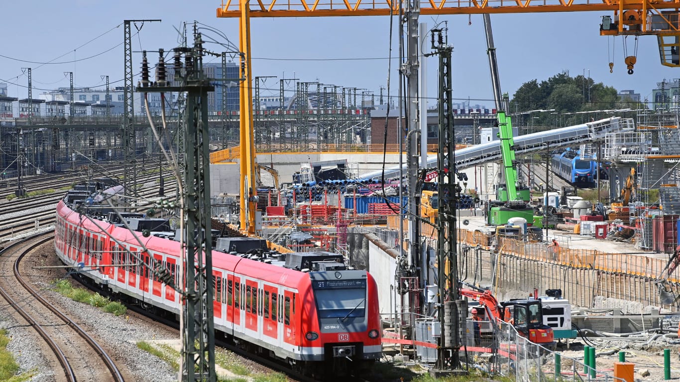 Arbeiten bei der Münchner S-Bahn (Archivbild): Bis 2035 soll die zweite Stammstrecke verwirklicht werden.
