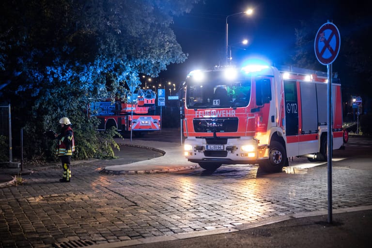 Großübung der Leipziger Feuerwehr (Symbolfoto): Auf einem Firmengelände wurden mehrere Fahrzeuge angezündet