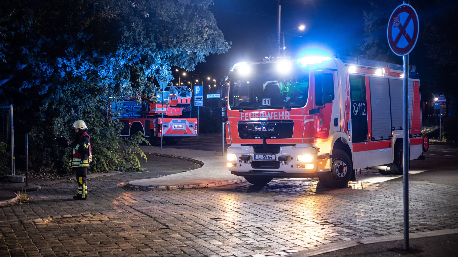 Großübung der Leipziger Feuerwehr (Symbolfoto): Auf einem Firmengelände wurden mehrere Fahrzeuge angezündet Großübung der Leipziger Feuerwehr (Symbolfoto): Auf einem Firmengelände wurden mehrere Fahrzeuge angezündet
