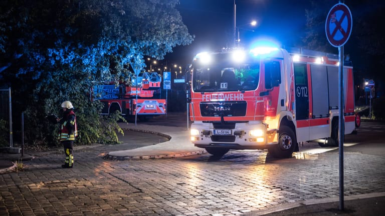 Großübung der Leipziger Feuerwehr (Symbolfoto): Auf einem Firmengelände wurden mehrere Fahrzeuge angezündet