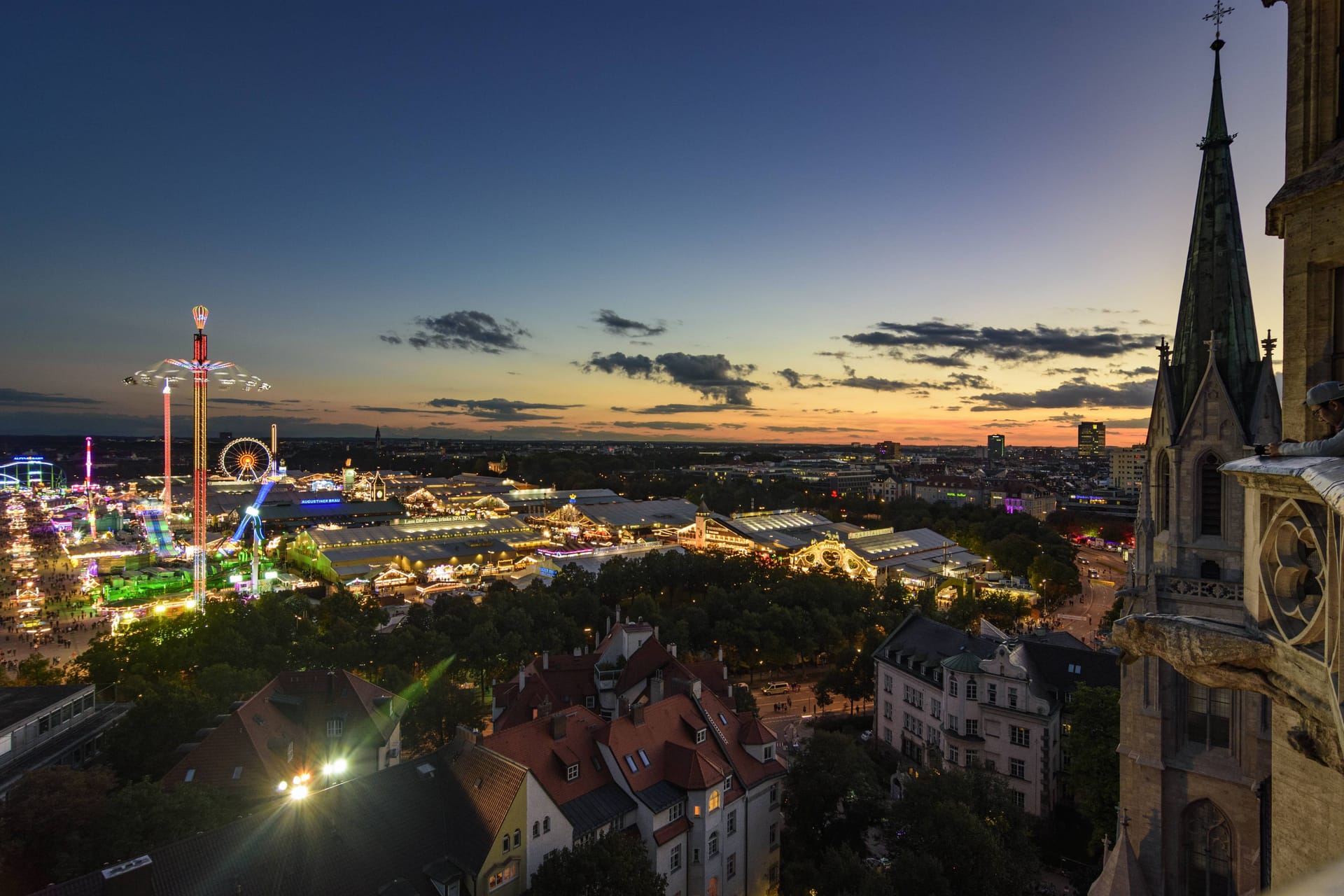 Das Oktoberfest in München von der St.Pauls-Kirche (Archivbild): Diesen Blick gibt es in diesem Jahr zum ersten Mal seit 2019 wieder zu sehen.