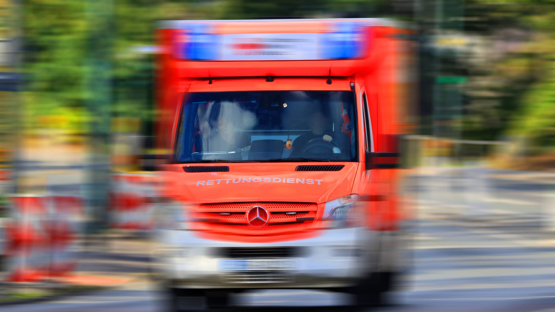 Rettungsdienst im Einsatz (Symbolfoto): Ein Gericht sprach einer Radfahrerin nun Schmerzensgeld zu.