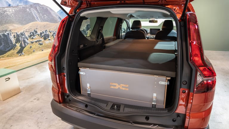 Kluger Kasten: Dacia setzt bei seiner Campinglösung auf herausnehmbare Boxen, die es bereits von anderen Anbietern für verschiedene Autos gibt.