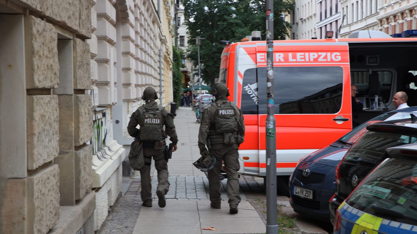 Leipzig am Dienstagnachmittag: Auch Spezialkräfte der Polizei waren im Einsatz.