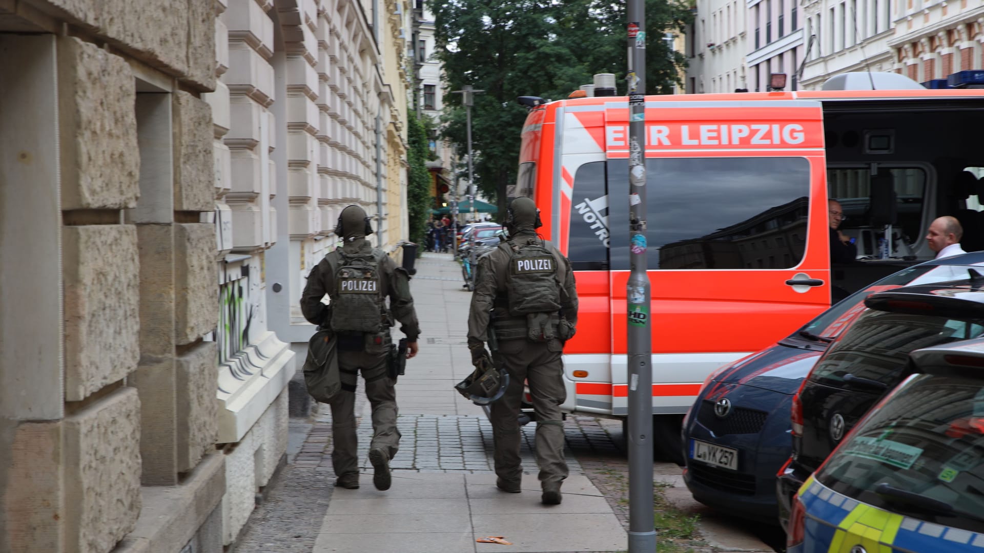 Leipzig am Dienstagnachmittag: Auch Spezialkräfte der Polizei waren im Einsatz.