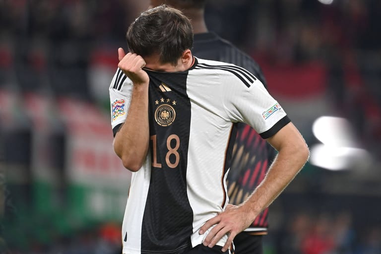 Jonas Hofmann: Der deutsche Nationalspieler wirkte nach der Niederlage gegen Ungarn sichtlich mitgenommen.