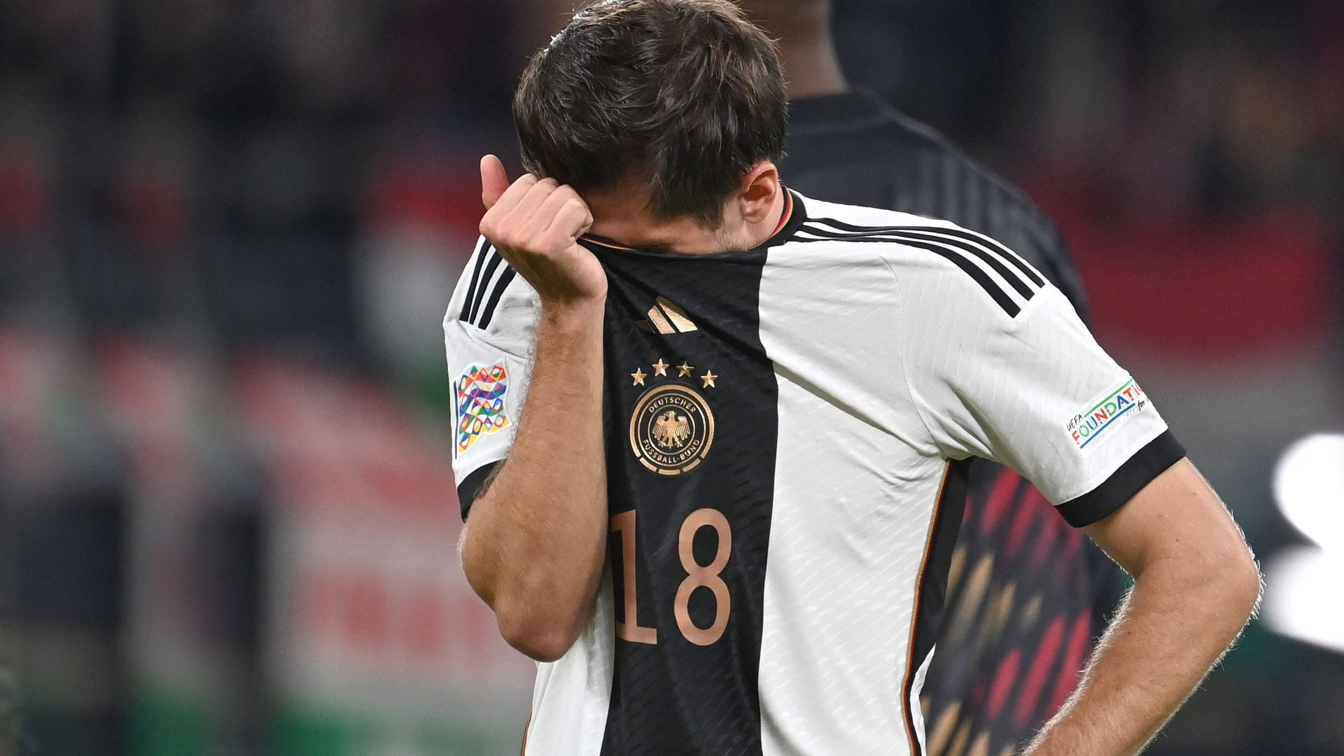 Jonas Hofmann: Der deutsche Nationalspieler wirkte nach der Niederlage gegen Ungarn sichtlich mitgenommen. Jonas Hofmann: Der deutsche Nationalspieler wirkte nach der Niederlage gegen Ungarn sichtlich mitgenommen.