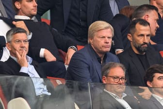 Herbert Hainer (l.), Oliver Kahn (m.) und Hasan Salihamidzic (r.): Die Bayern-Bosse wollen keine Trainerdiskussion führen.