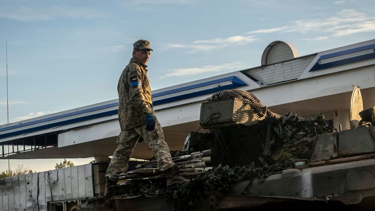 Ukrainische Soldaten in der Region Charkiw: Das Militär konnte zuletzt einige Gebiete von Russland zurückerobern.