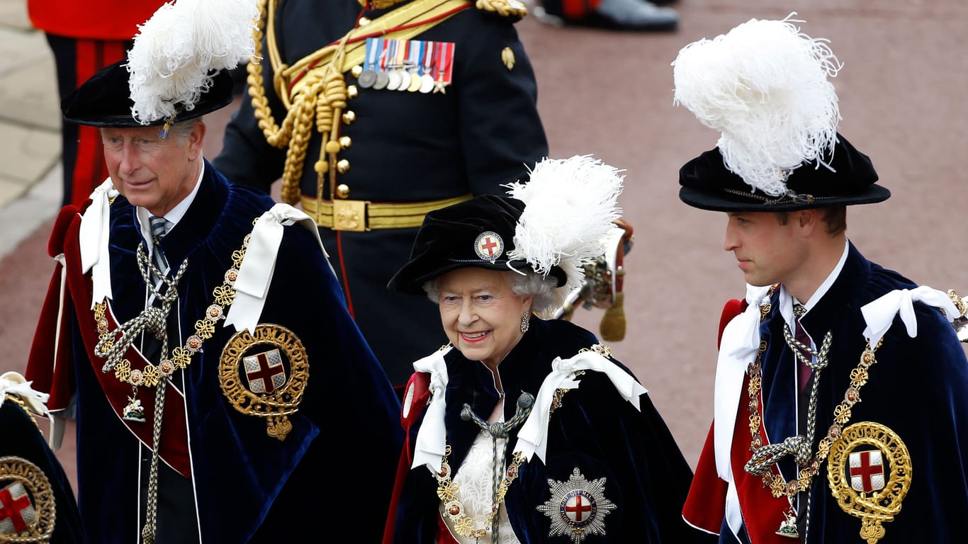 Nach dem Tod der Queen: Prinz Charles ist jetzt König Charles III.. Sein sohn, Prinz William (r.), ist der Thronfolger.