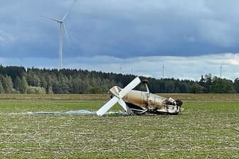 Das Wrack des Kleinflugzeugs: Der Münchner Pilot kam ums Leben.