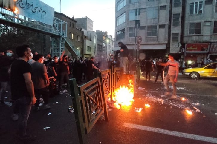 Proteste in Iran nach dem Tod von Mahsa Amini: Was genau mit ihr geschah, ist unklar.