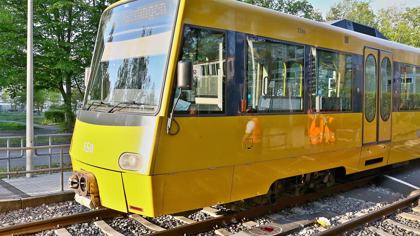 Stuttgarter Stadtbahn (Archivbild): Das Unfallopfer lag laut Polizei auf den Gleisen.