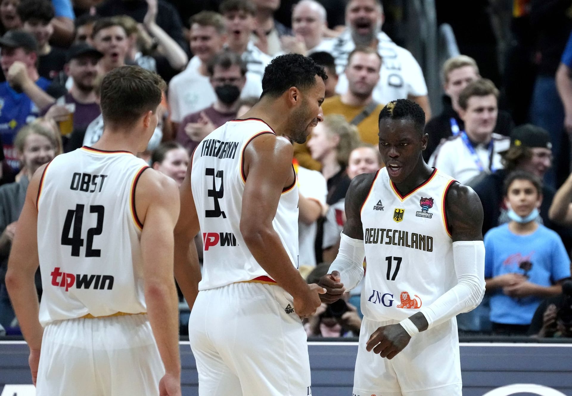 Der Traum vom Titel bei der Heim-EM ist für die deutschen Basketballer geplatzt. Dabei hätte Kapitän Dennis Schröder das Team fast im Alleingang ins Finale geführt.