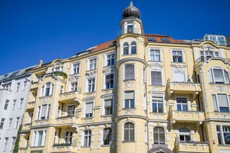 Altbauwohnungen in Berlin: Zwar will die Wohnungswirtschaft den Mieterinnen und Mietern entgegenkommen, doch fordern sie auch die Regierung dazu auf, einen Gaspreisdeckel einzuführen.