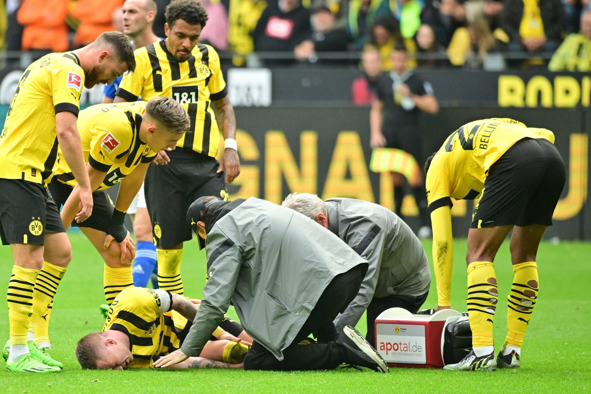 Große Sorge um Marco Reus: Der Nationalspieler musste ausgewechselt werden.