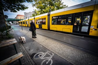 BVG-Tram in Pankow (Symbolfoto): Um ein neues Ticketangebot der BVG gibt es Wirbel im Netz.
