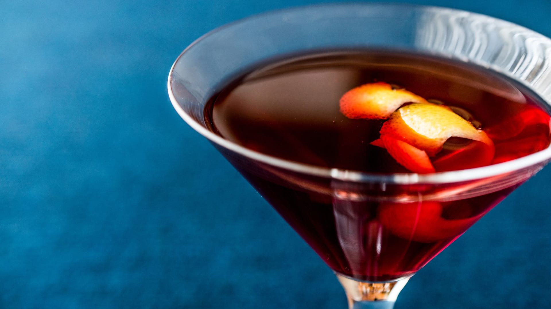 Gin Dubonnet: Der Drink wird auch Zaza genannt, wenn er mit Eis serviert wird.