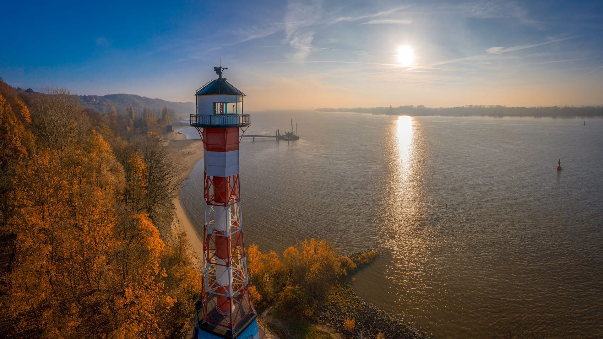 Elbe bei Hamburg: Mit 727 Kilometern ist die Elbe der zweitlängste Fluss Deutschlands.