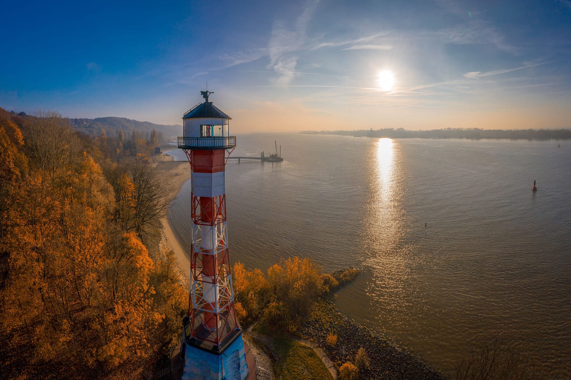 Elbe bei Hamburg: Mit 727 Kilometern ist die Elbe der zweitlängste Fluss Deutschlands.